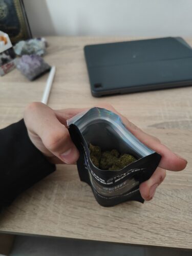 Click to view full screen Diamond Kush photo review